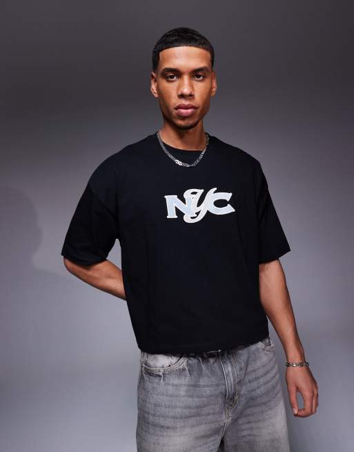 ASOS DESIGN - T-shirt oversize taglio corto nera con grafica di città