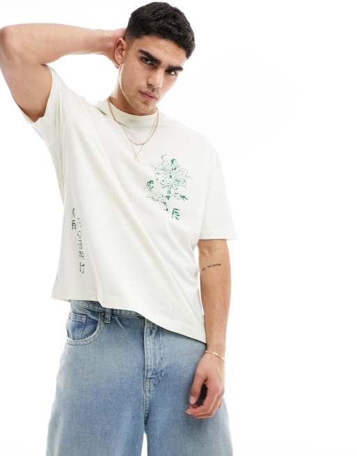 ASOS DESIGN – T-shirt oversize w kolorze złamanej bieli z kwiatowym wzorem