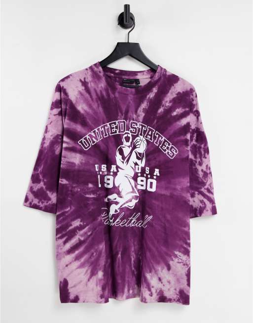 ASOS DESIGN – T-shirt oversize ze spiralnym efektem tie-dye o sportowym nadrukiem w stylu retro