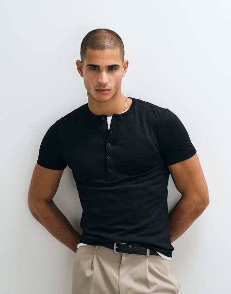 ASOS DESIGN - T-shirt pesante attillata con collo serafino in tessuto stropicciato nero - view 1
