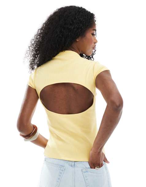 ASOS DESIGN - T-shirt raccourci dos nu en maille côtelée compacte avec col montant - Beurre - view 1