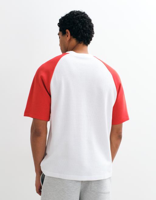 ASOS DESIGN t-shirt raglan ample blanc et rouge à motif gaufré, 5 de 10