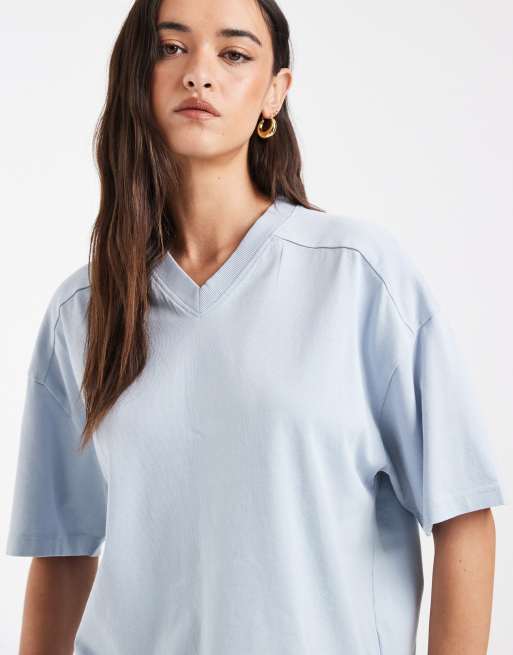 ASOS DESIGN - T-shirt regular fit blu slavato con scollo a V, 3 di 4