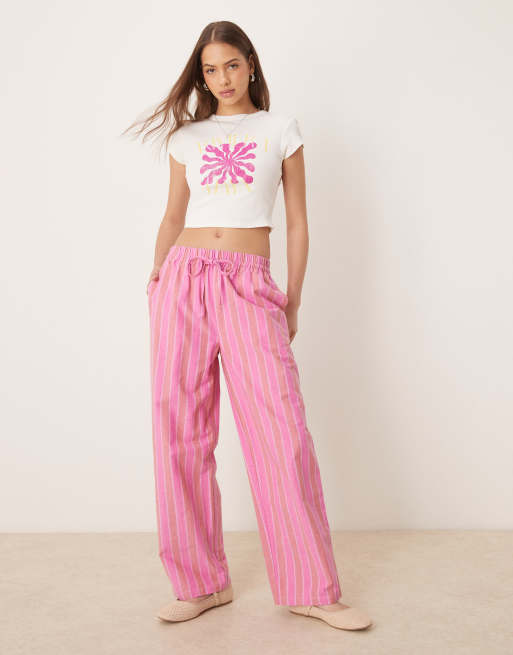 ASOS DESIGN - T-shirt ristretta bianca con fiore viola, 2 di 4
