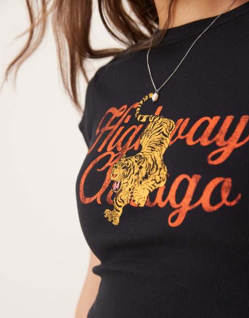 ASOS DESIGN - T-shirt ristretta nera con stampa "Chicago" e tigre, 4 di 4