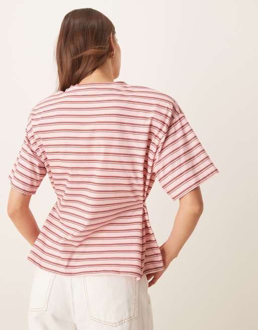 ASOS DESIGN - T-shirt rosa a righe con spalle imbottite stretta in vita, 4 di 4