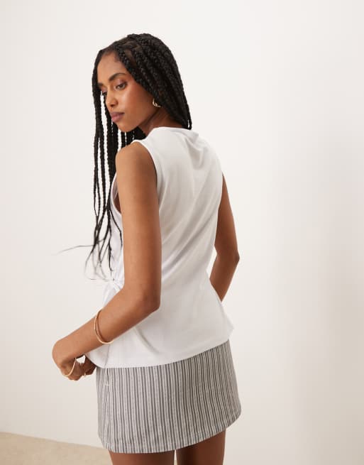 ASOS DESIGN - T-shirt senza maniche bianca con allacciatura laterale in vita, 2 di 4