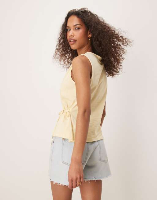 ASOS DESIGN - T-shirt senza maniche stretta in vita color latticello, 3 di 4