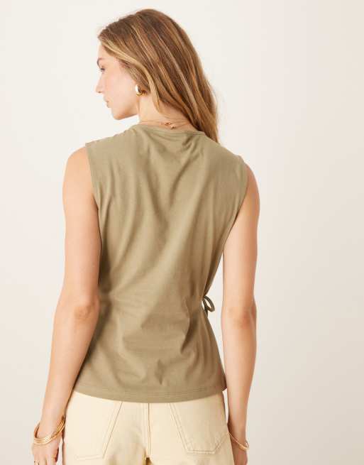 ASOS DESIGN - T-shirt senza maniche stretta in vita color oliva, 4 di 4