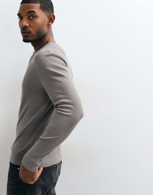 ASOS DESIGN t-shirt serafino a maniche lunghe attillata in costina grigia, 4 di 5