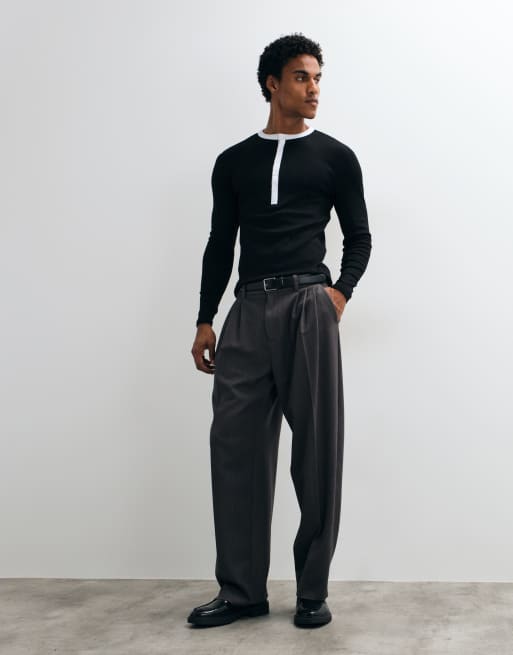 ASOS DESIGN t-shirt serafino attillata a maniche lunghe con collo a contrasto in costina nera, 2 di 10