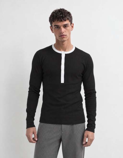 ASOS DESIGN t-shirt serafino attillata a maniche lunghe con collo a contrasto in costina nera, 8 di 10