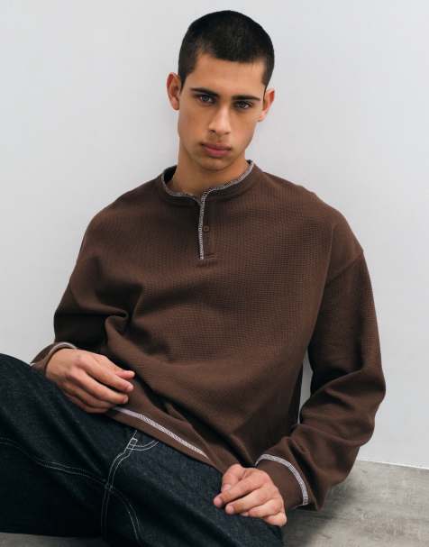 ASOS DESIGN T-shirt serafino boxy oversize a maniche lunghe con colletto a contrasto in tessuto a nido d'ape marrone - view 1