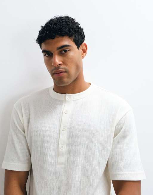 ASOS DESIGN - T-shirt serafino comoda in tessuto testurizzato color crema, 2 di 5