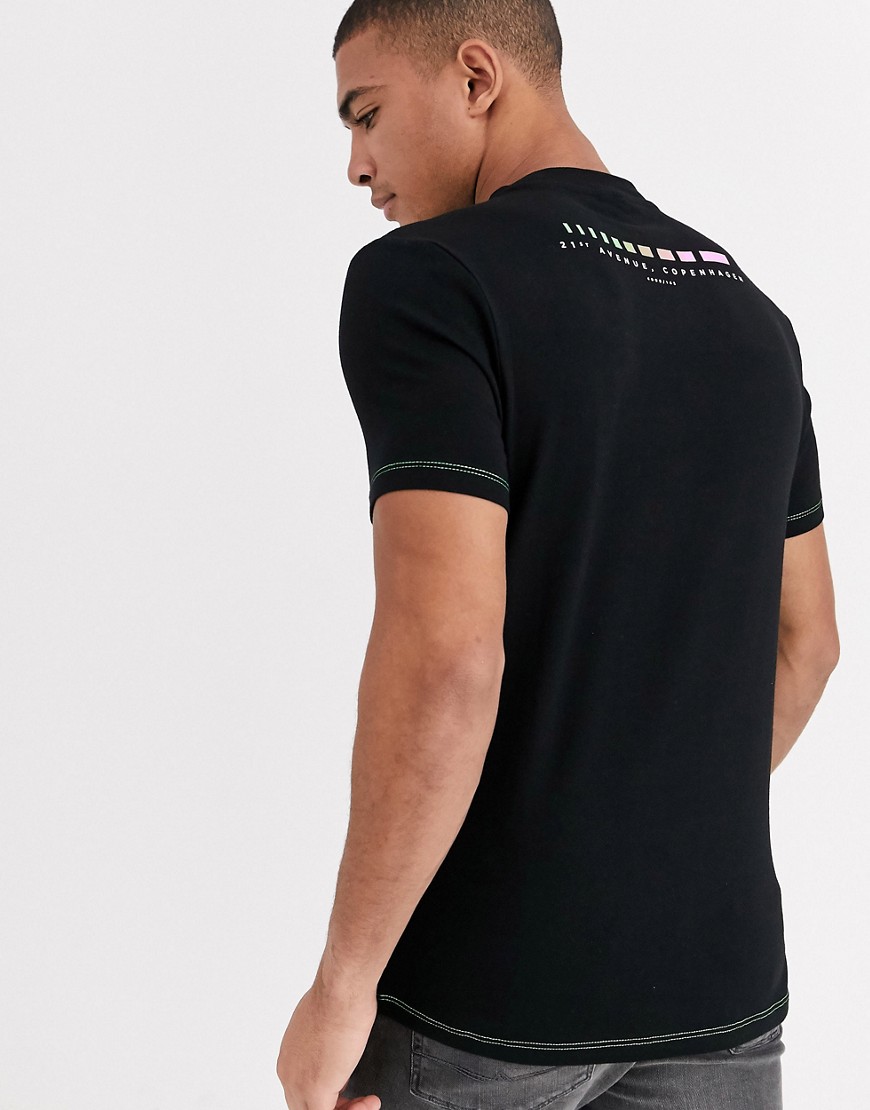 ASOS DESIGN - T-shirt skinny a maniche corte in cotone organico con cuciture a contrasto e stampa sul retro-Nero