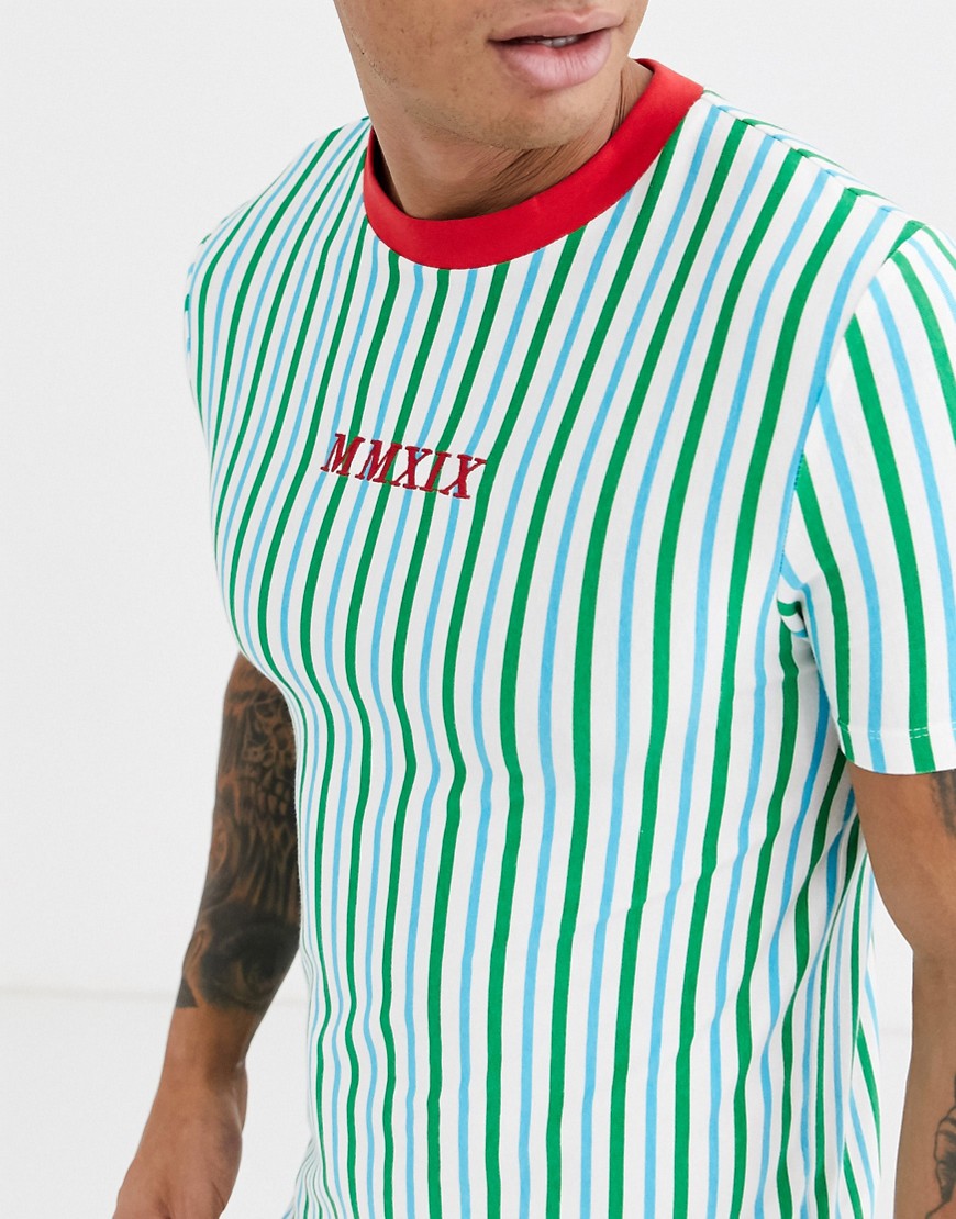 ASOS DESIGN - T-shirt skinny in cotone organico con righe verticali e numeri romani ricamati-Verde