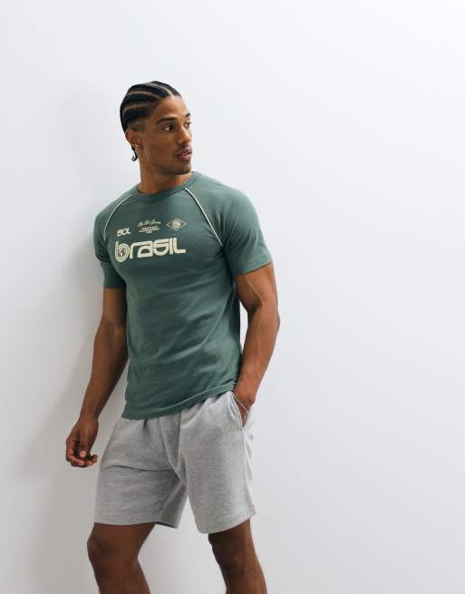 ASOS DESIGN - T-shirt slim lavaggio verde con grafica Brasil, 3 di 5