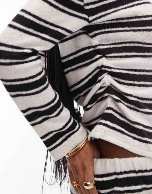 ASOS DESIGN - T-shirt spazzolata a righe a maniche lunghe con vita stile corsetto e spalla scoperta, 3 di 4