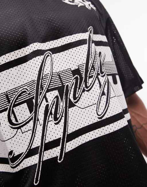 ASOS DESIGN - T-shirt squadrata oversize con spalle scese e stampa calcistica in tessuto airtex nero, 5 di 5