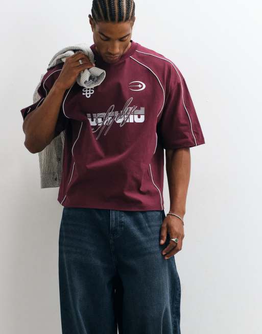 ASOS DESIGN T-shirt squadrata oversize con stampa e profili a contrasto bordeaux, 4 di 5