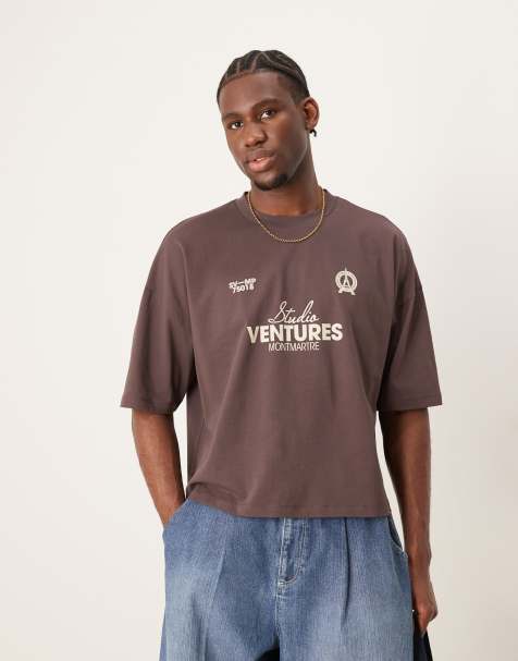 ASOS DESIGN - T-shirt squadrata oversize marrone con spalle scese e stampa in rilievo - view 1