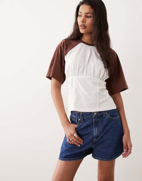 ASOS DESIGN - T-shirt stile baseball bianca con maniche marroni e cuciture a corsetto stretto in vita - view 1