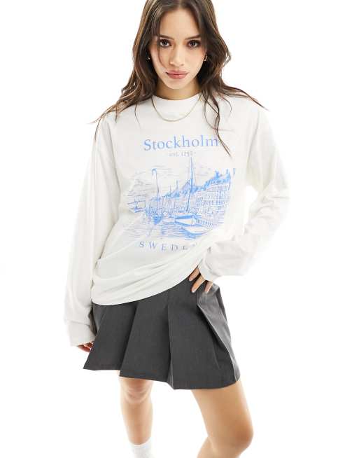 ASOS DESIGN - T-shirt stile skater a maniche lunghe color crema con grafica di Stoccolma