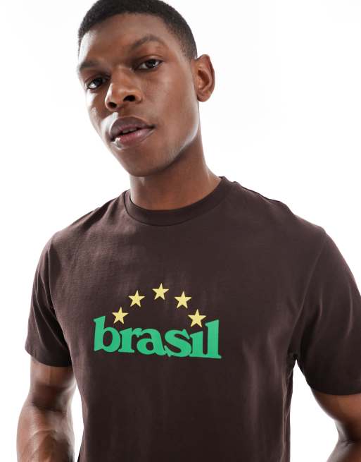 ASOS DESIGN - T-shirt taglio corto marrone con grafica stile calcio Brasil