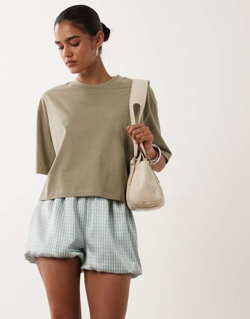 ASOS DESIGN - T-shirt taglio corto squadrata kaki