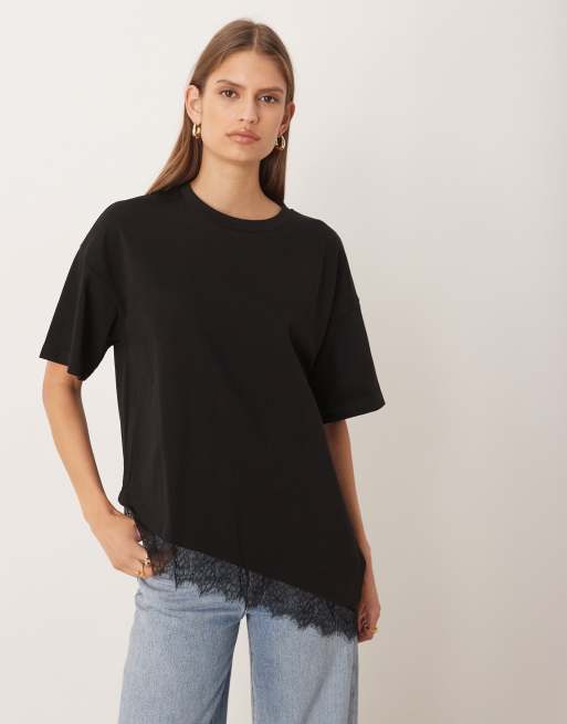 ASOS DESIGN - T-shirt taglio lungo asimmetrica nera con finiture in pizzo