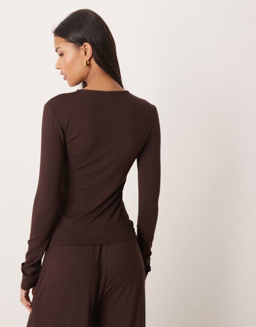 ASOS DESIGN - T-shirt taglio lungo in interlock marrone in coordinato, 3 di 4