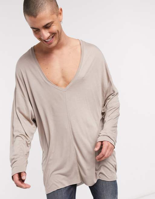 ASOS DESIGN T shirt ultra long oversize en viscose avec d collet plongeant en V et manches longues Beige