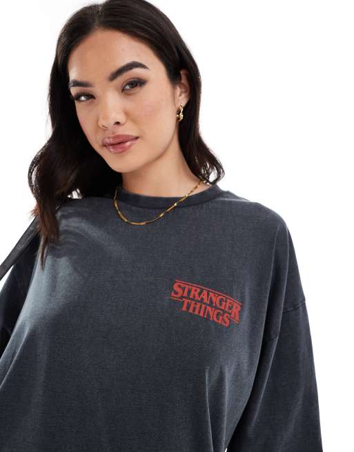 ASOS DESIGN - T-shirt unisexe oversize avec imprimés Stranger Things sous licence - Noir délavé, 4 de 4