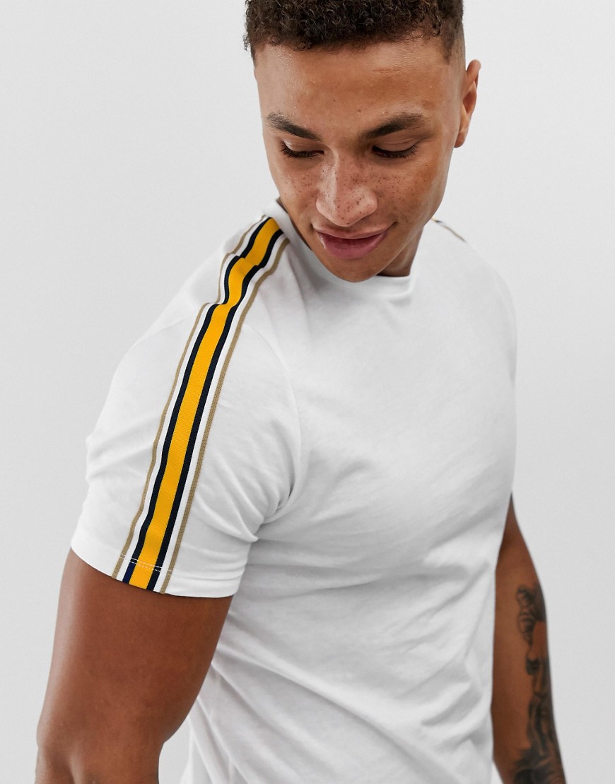 ASOS DESIGN - T-shirt van biologisch katoen met contrasterende bies op de schouder, in wit