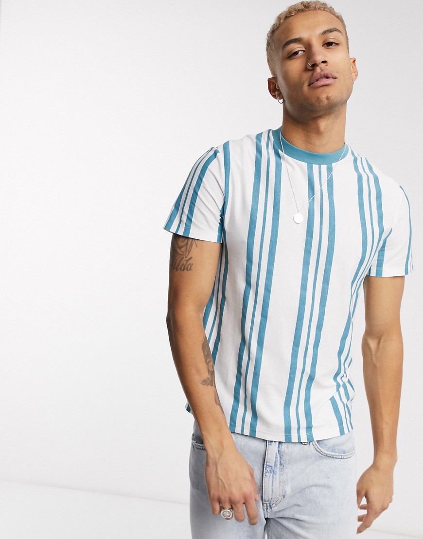 ASOS DESIGN - T-shirt van organisch katoen met verticalen strepen in lichtblauw-Wit