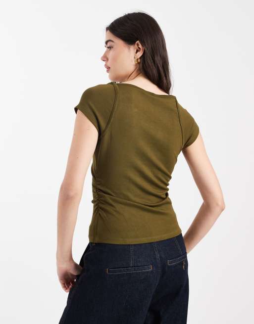 ASOS DESIGN - T-shirt verde oliva a coste con scollo a barchetta e vita arricciata, 4 di 4