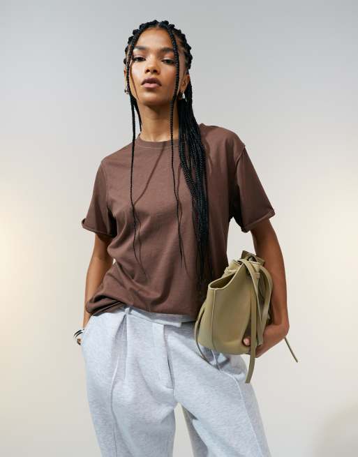 ASOS DESIGN - T-shirt vestibilità classica extra larga color cioccolato slavato con bordi grezzi 