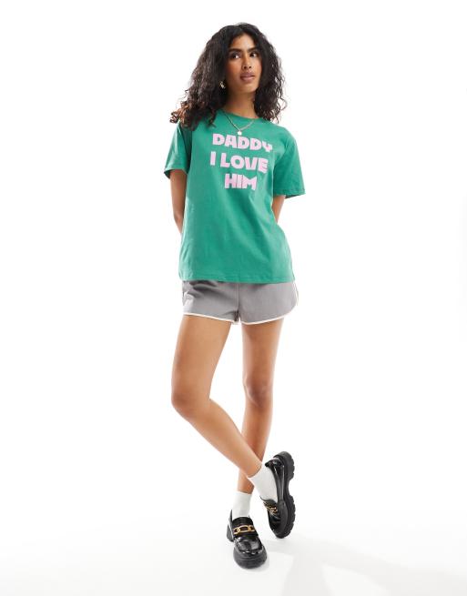 ASOS DESIGN - T-shirt vestibilità classica verde con grafica "Daddy I Love Him", 3 di 4