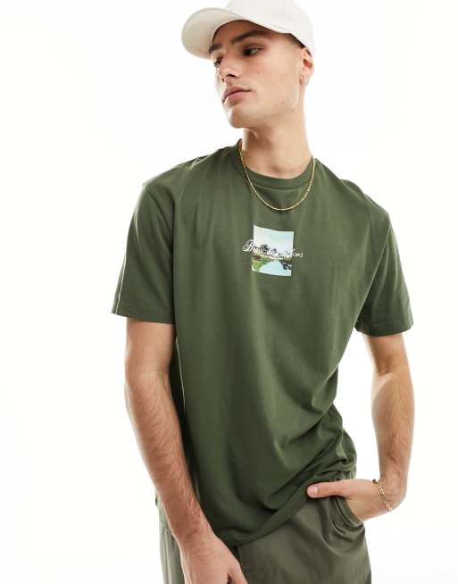 ASOS DESIGN – T-shirt w kolorze khaki o luźnym kroju z krajobrazową grafiką na piersi
