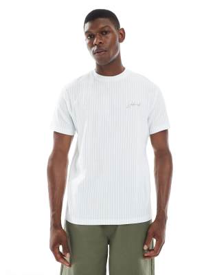 ASOS DESIGN – T-shirt w kolorze złamanej bieli z haftem i fakturowanymi niebieskimi prążkami