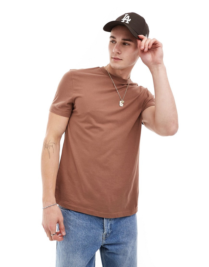ASOS DESIGN t-shirt with crew neck in brown
