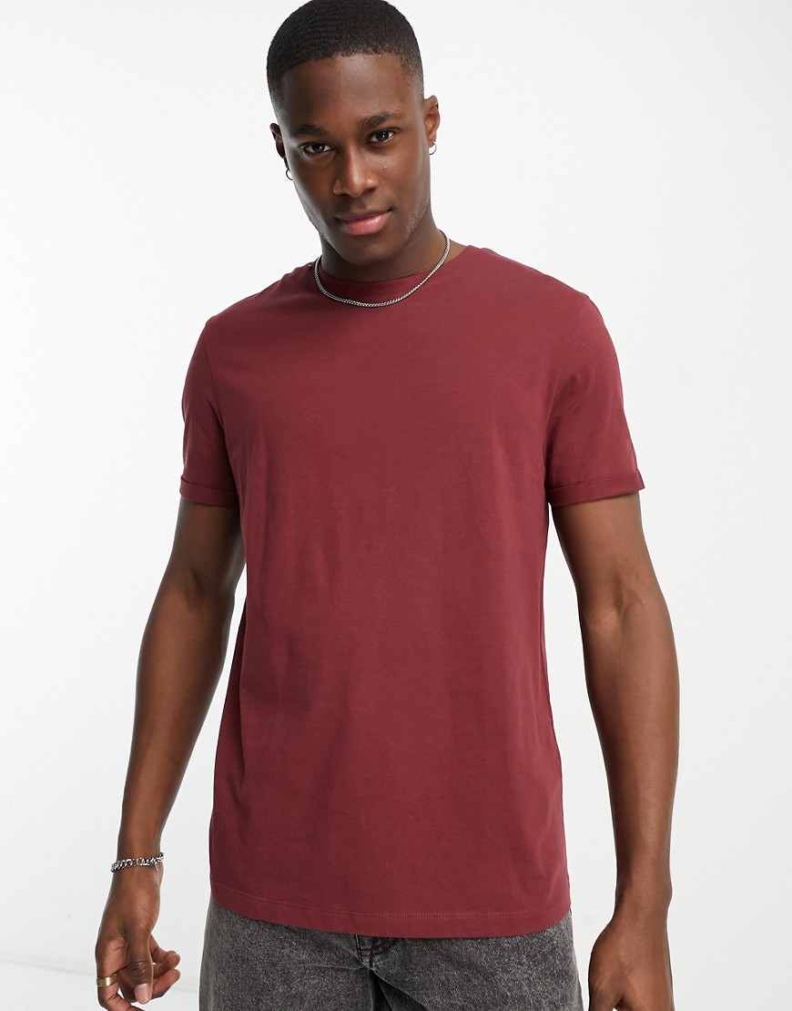 ASOS DESIGN t-shirt with roll sleeve in burgundy-Red