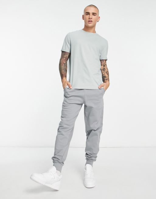 Grey Sweatpants with Light Blue T-shirt Outfits For Men (4 ideas & outfits)