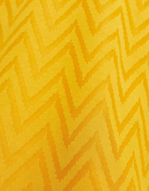 ASOS DESIGN t-shirt with tipping in chevron yellow jersey, 4 of 4