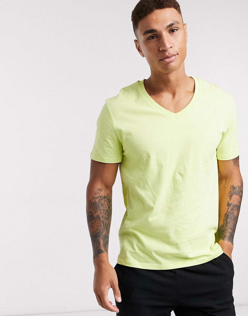 ASOS DESIGN t-shirt with v neck in-Gul