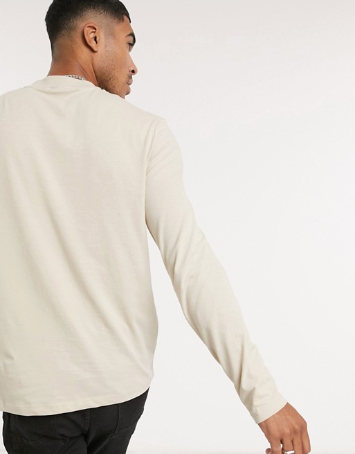 ASOS DESIGN – T-shirt z długim rękawem z poziomymi wstawkami w kolorze beżowym RMWD