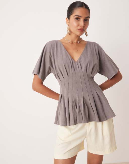ASOS DESIGN – T-shirt z gorsetową talią z zakładkami w spranym niebieskim kolorze
