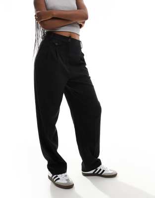 tab detail straight leg tailored pant in black