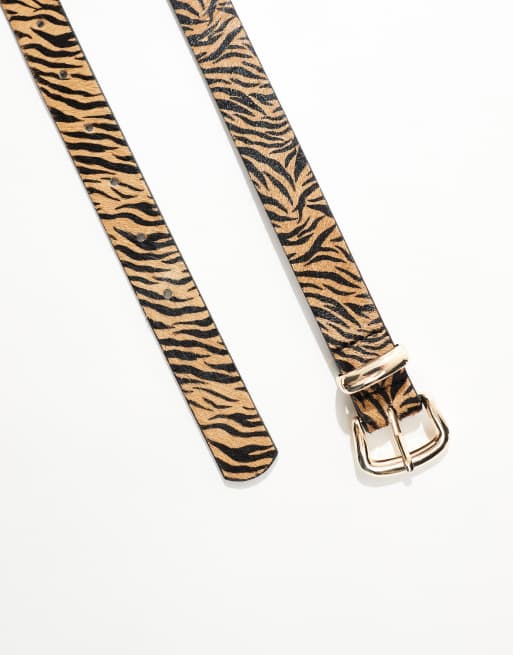 ASOS DESIGN – Taillen- und Hüftgürtel aus Leder mit Tigermuster und ovaler Schnalle, 2 von 3