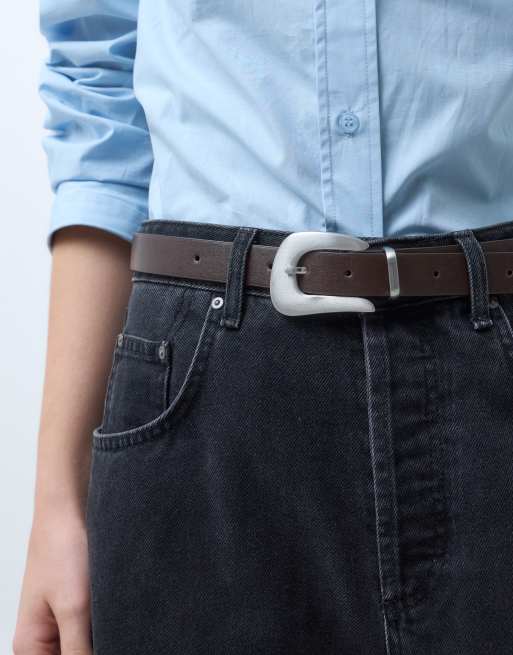 ASOS DESIGN Taillen- und Hüftgürtel mit abstrakter Schnalle in Schokobraun, 2 von 4